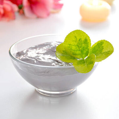 Special cream for body treatment with aromatic candles