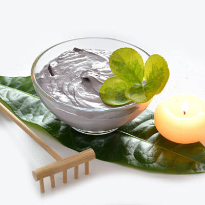 Special cream for body treatment with aromatic candles