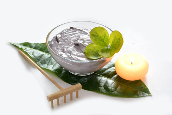 Special cream for body treatment with aromatic candles